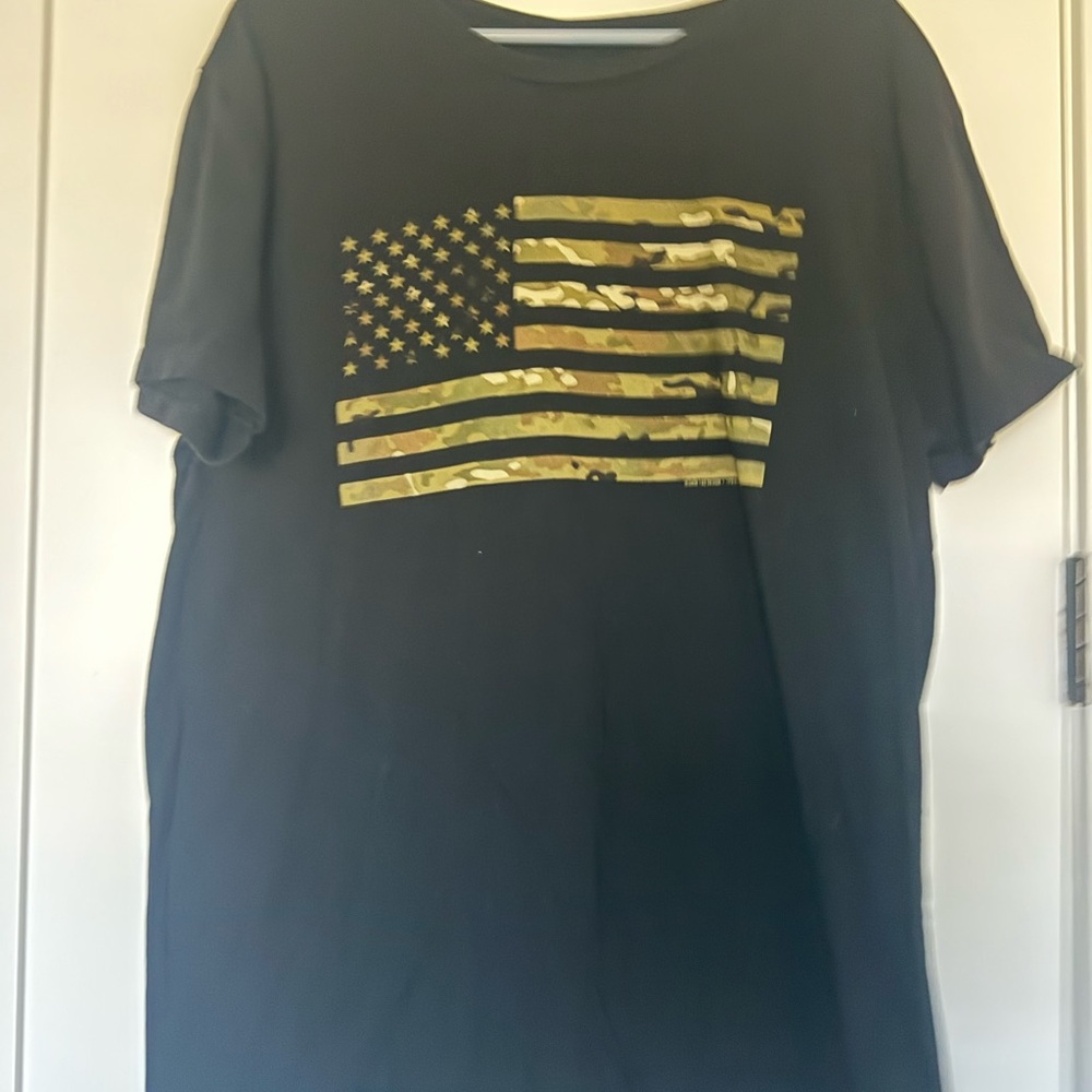 Black Battle Space XL T-Shirt with Camouflage Flag Design